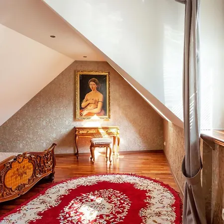 Classic Old Town Next To The Gates Of Dawn * Вильнюс